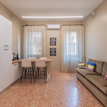 R Gardenia House *